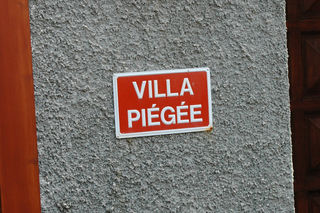 la pancarte villa piégée