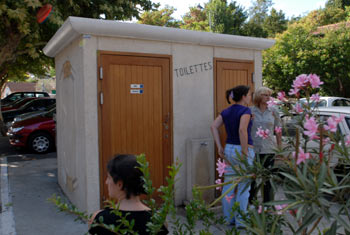 toilette-ardeche.jpg